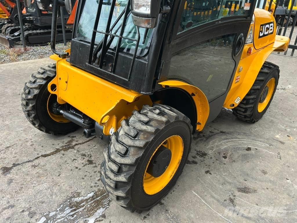 JCB 520-40 Teleskopické manipulátory