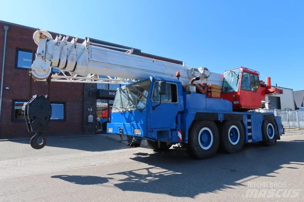Liebherr LTM 1050-1 Univerzální terénní jeřáby