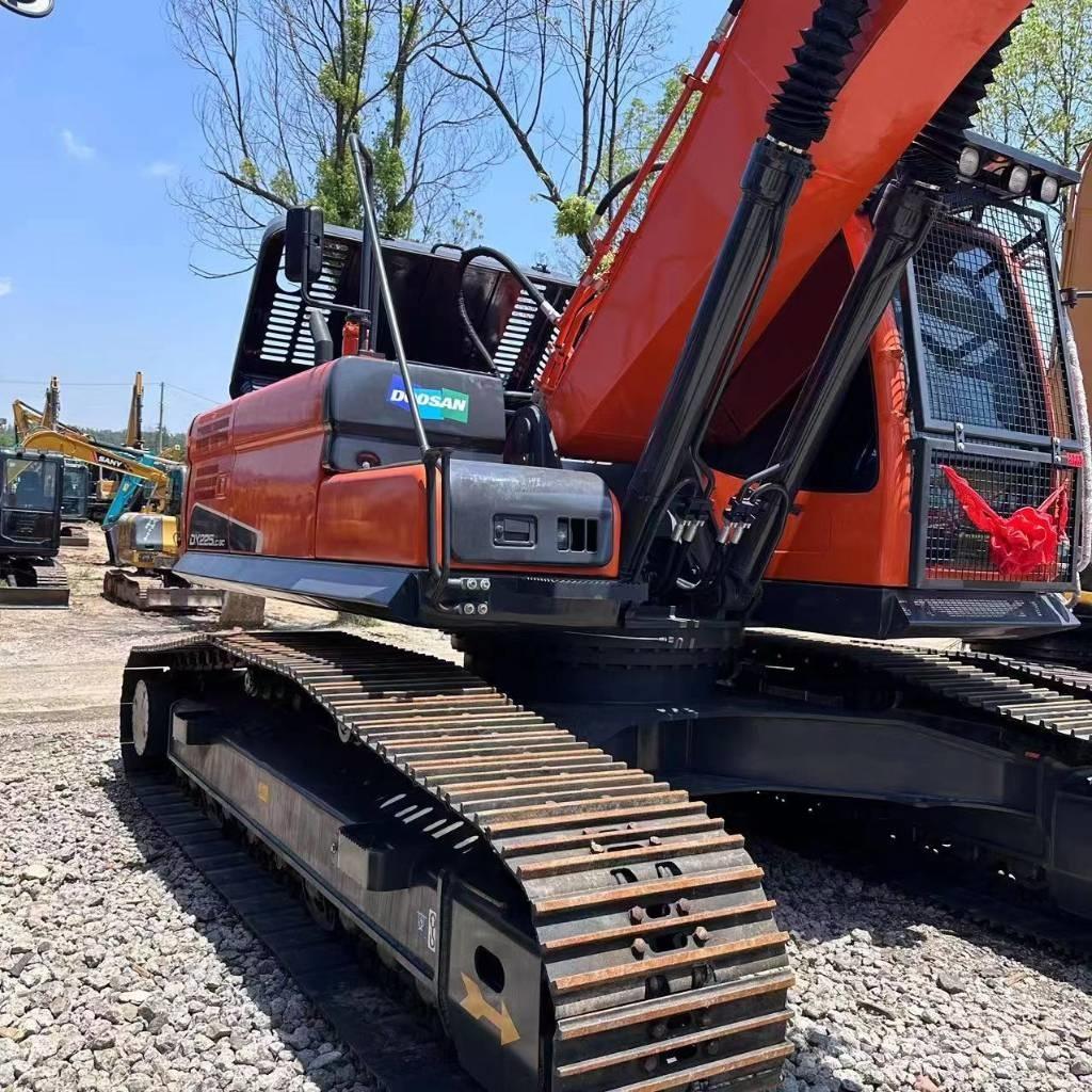 Doosan DX 225 LC Pásová rýpadla
