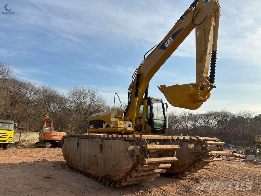 CAT 320 C L Obojživelná rypadla