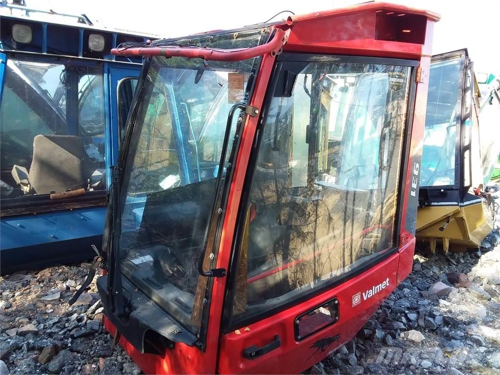Valmet 931 Kabiny a interiér
