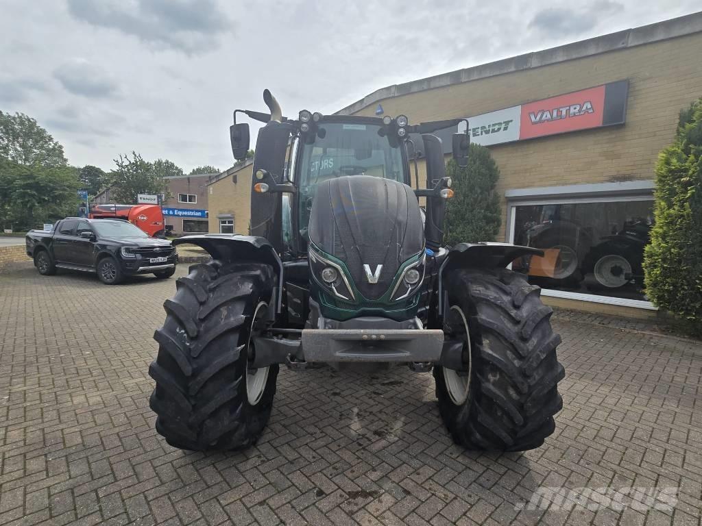 Valtra T 174 Traktory