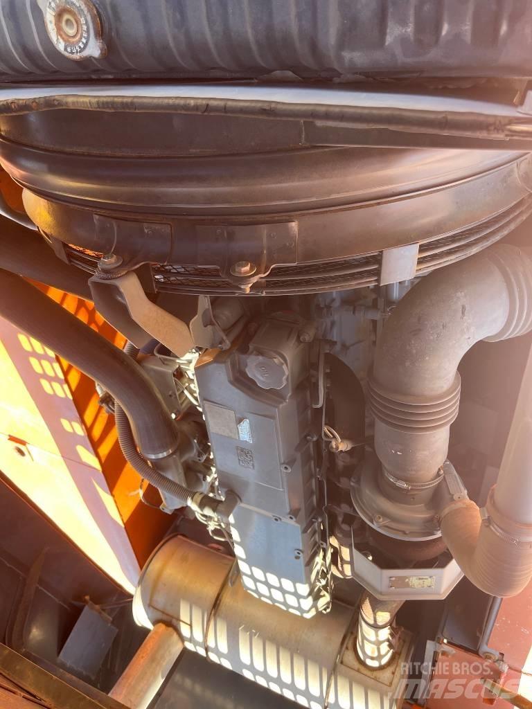 Hitachi ZX 350 Pásová rýpadla