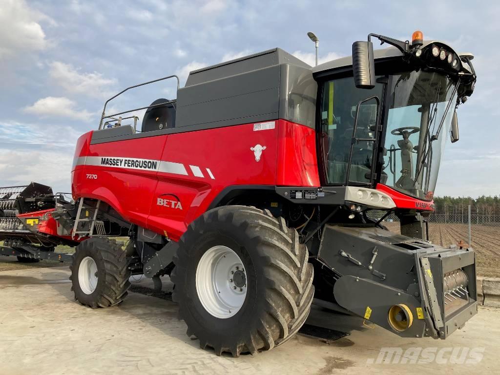 Massey Ferguson 7370 Sklízecí mlátičky
