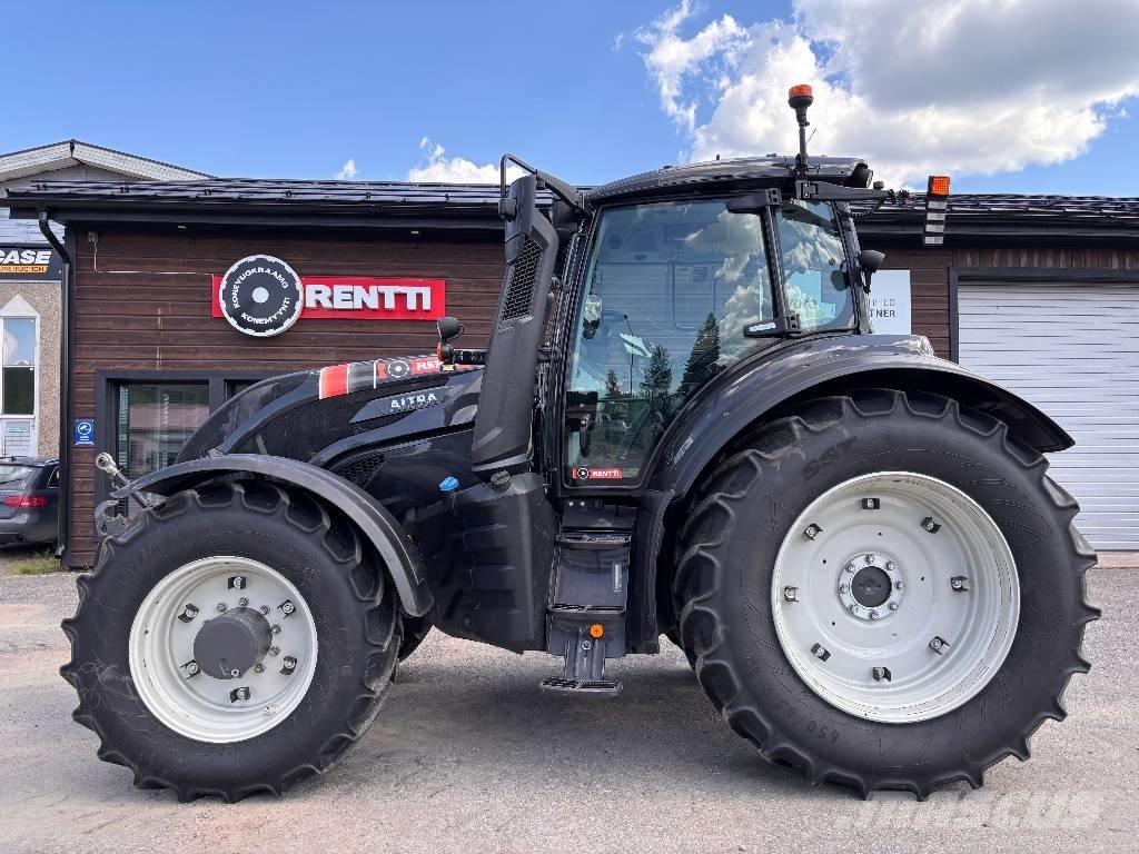 Valtra T 215 Versu Traktory