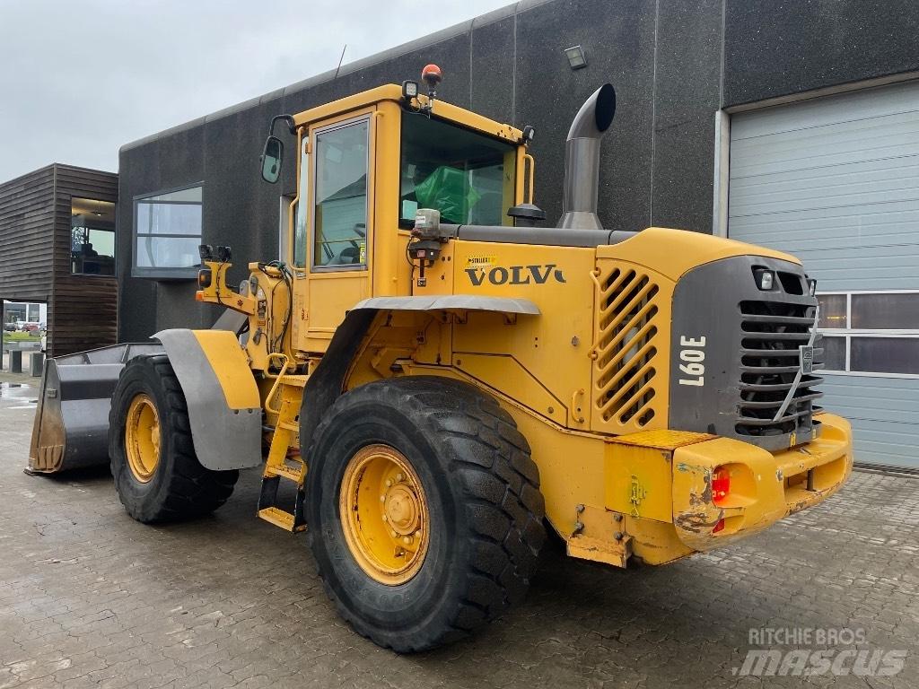Volvo L60E Kolové nakladače