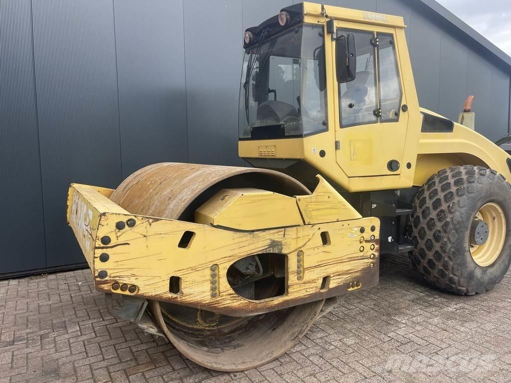 Bomag Bw 213 Pneumatikové válce