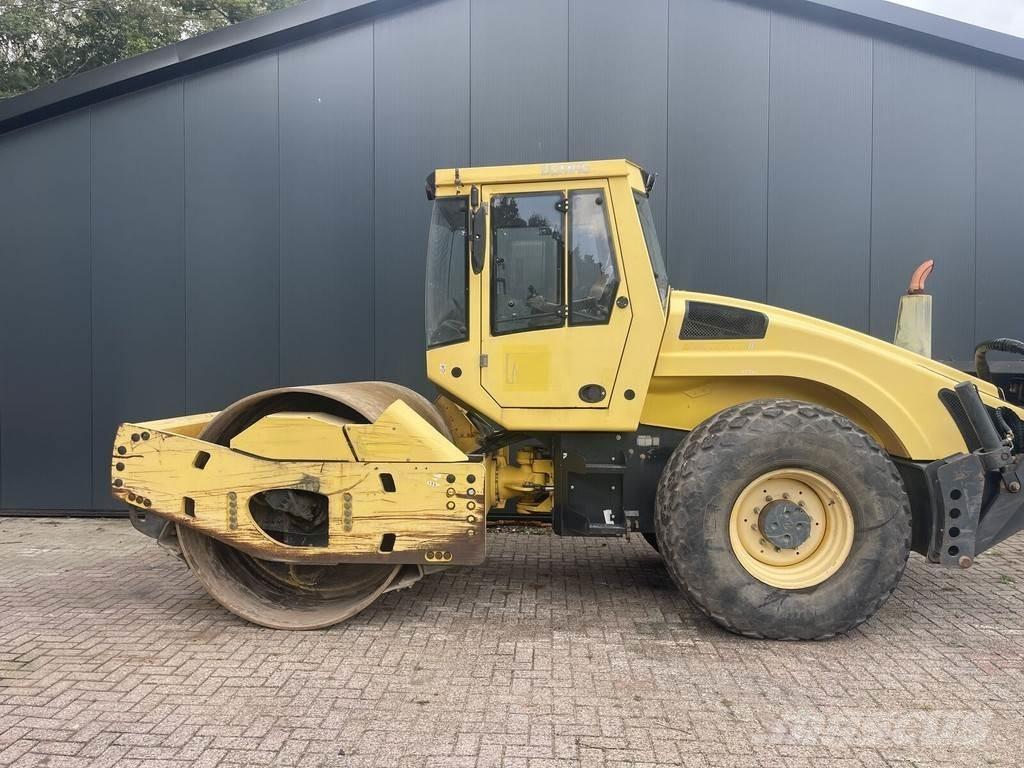 Bomag Bw 213 Pneumatikové válce
