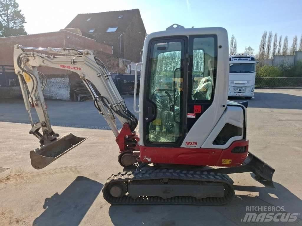 Takeuchi TB225LSA Mini rýpadla < 7t