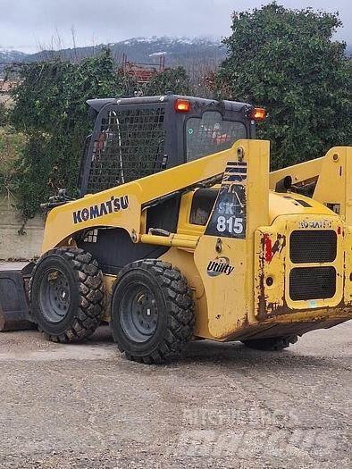 Komatsu SK815 Mininakladače