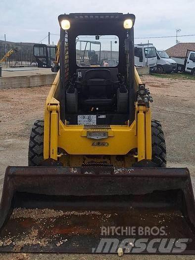 Komatsu SK815 Mininakladače