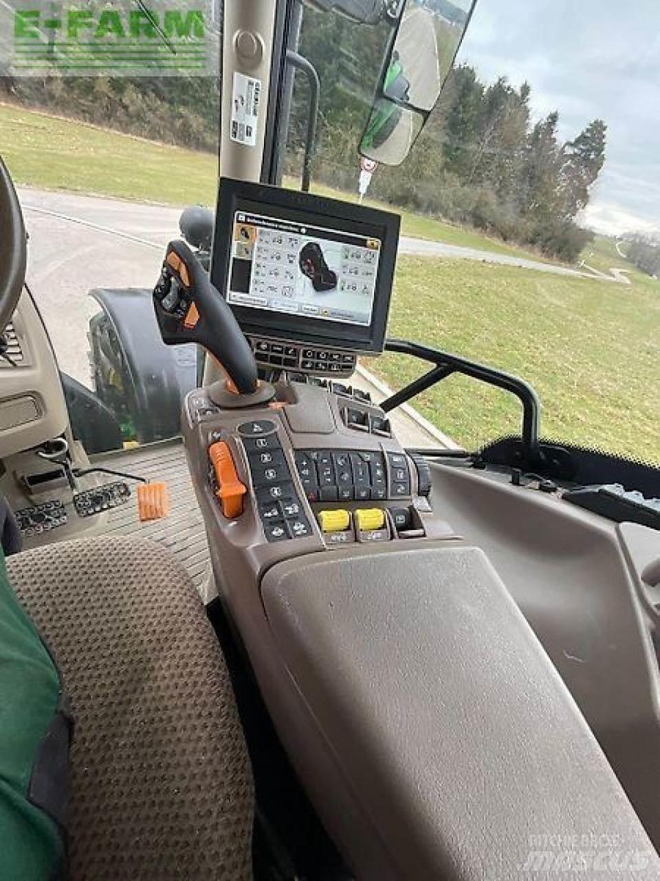 John Deere 6215 r Traktory