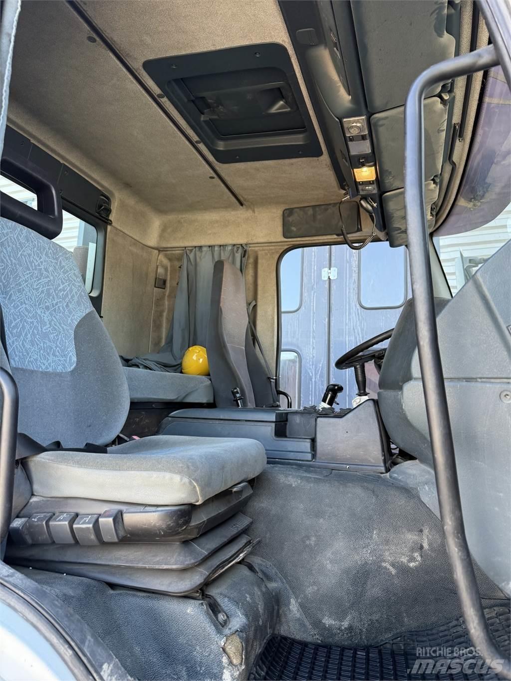Sisu E12M 8x2 Sklápěče