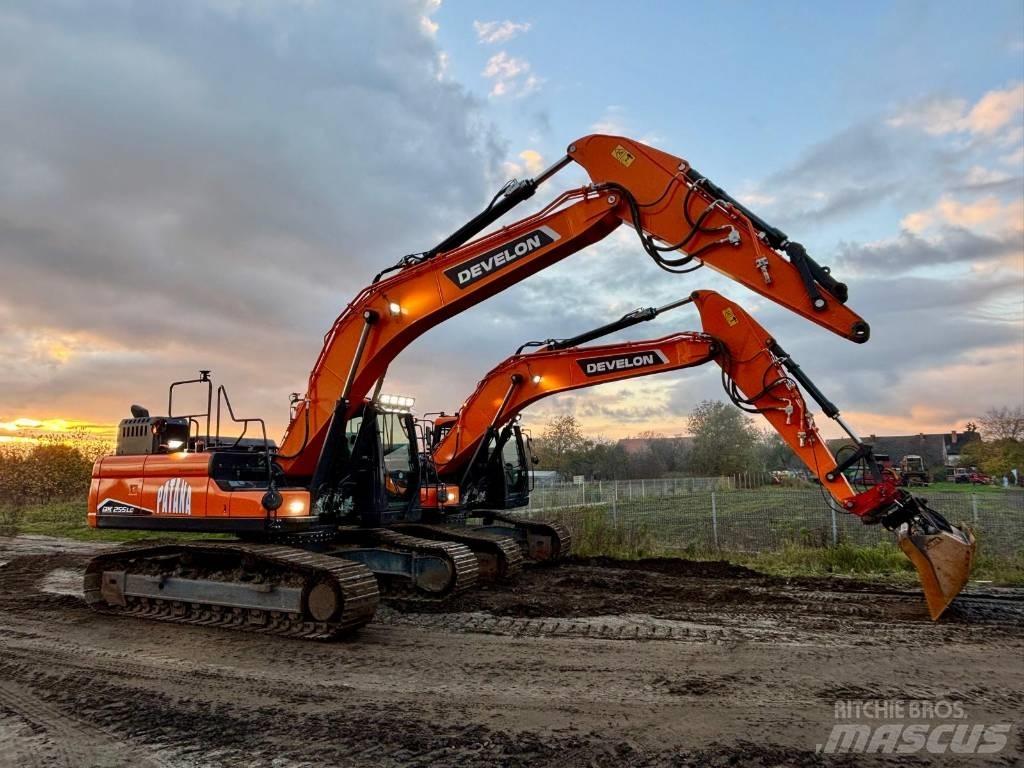 Doosan DX 255 Pásová rýpadla