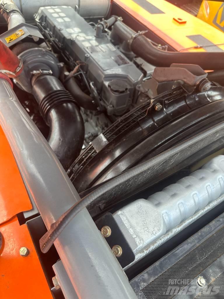 Hitachi ZX 350 Pásová rýpadla