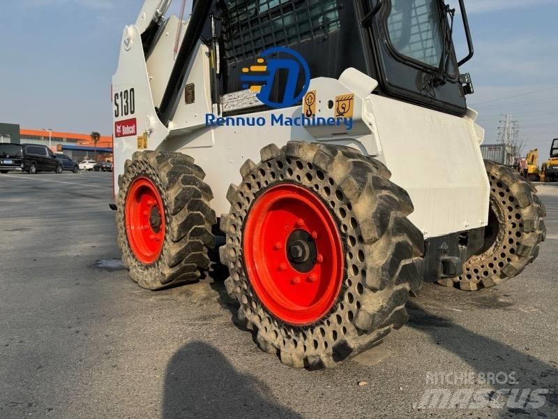 Bobcat S 130 Smykem řízené nakladače