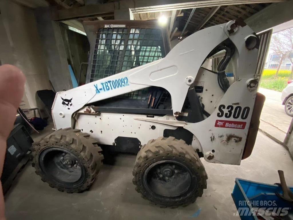 Bobcat S 300 Smykem řízené nakladače