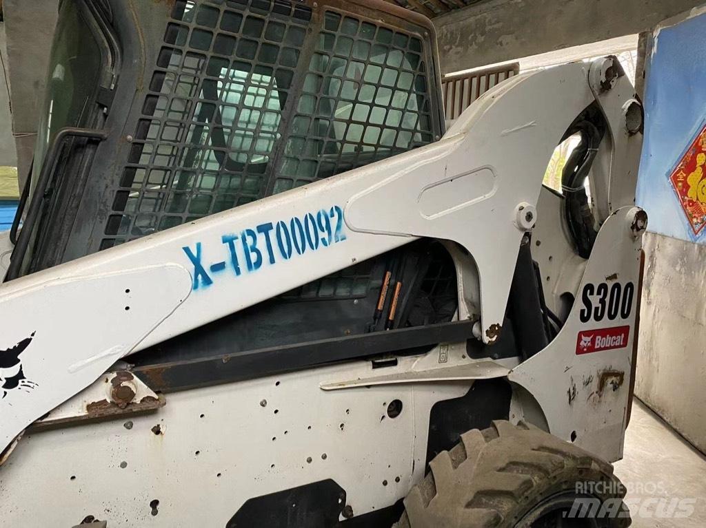 Bobcat S 300 Smykem řízené nakladače