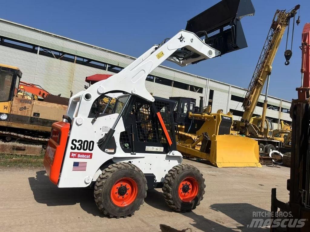 Bobcat S 300 Smykem řízené nakladače