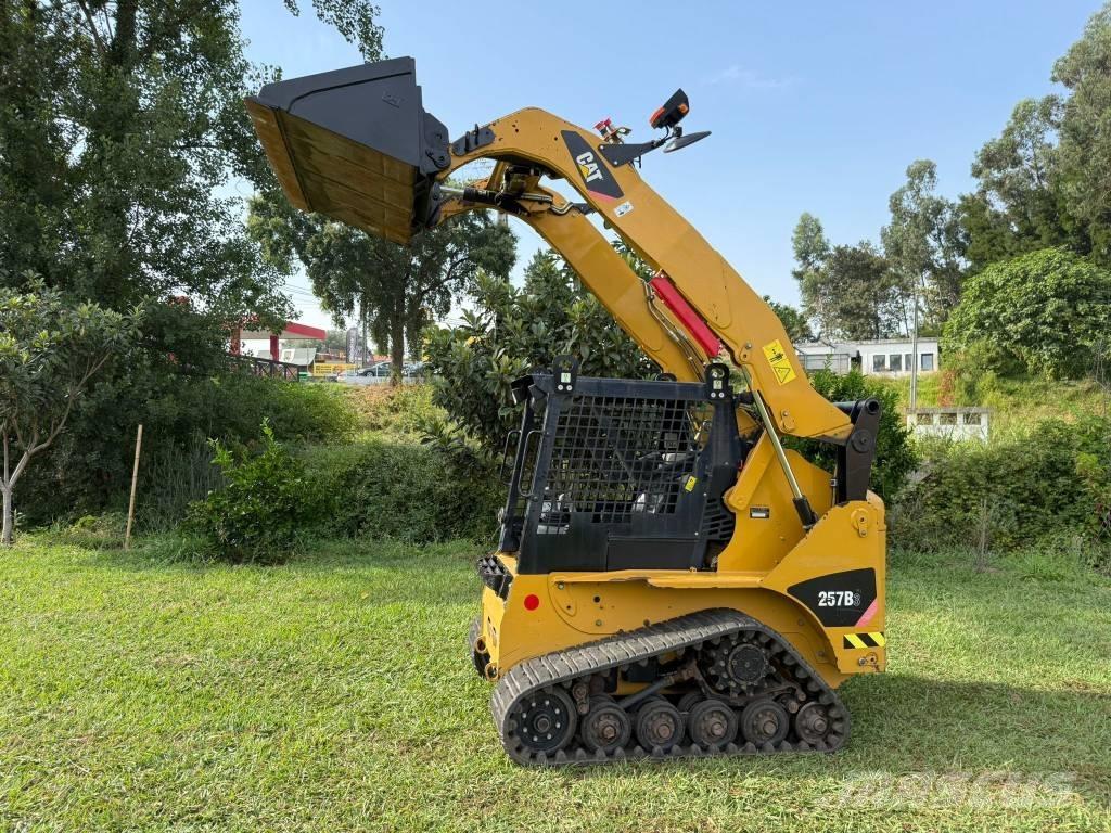CAT 257 B Pásové nakladače