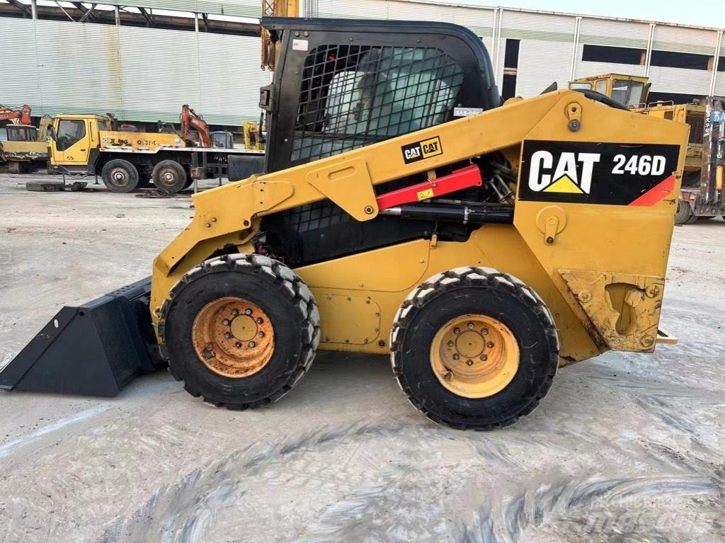 CAT 246 D Smykem řízené nakladače