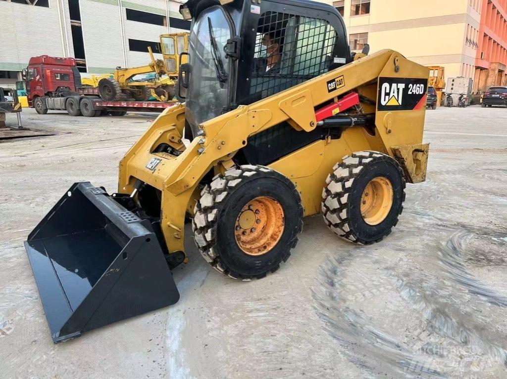 CAT 246 D Smykem řízené nakladače