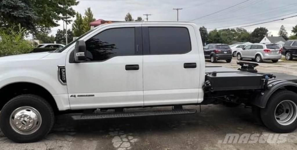 Ford F 350 XLT Další
