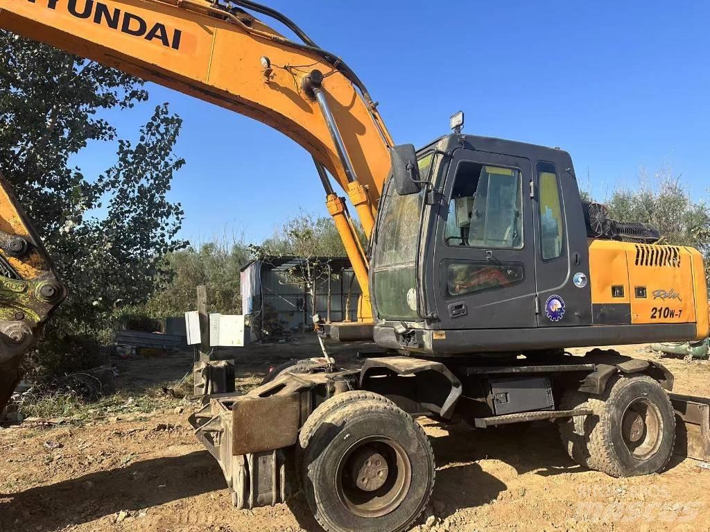 Hyundai R210W-9 Kolová rýpadla