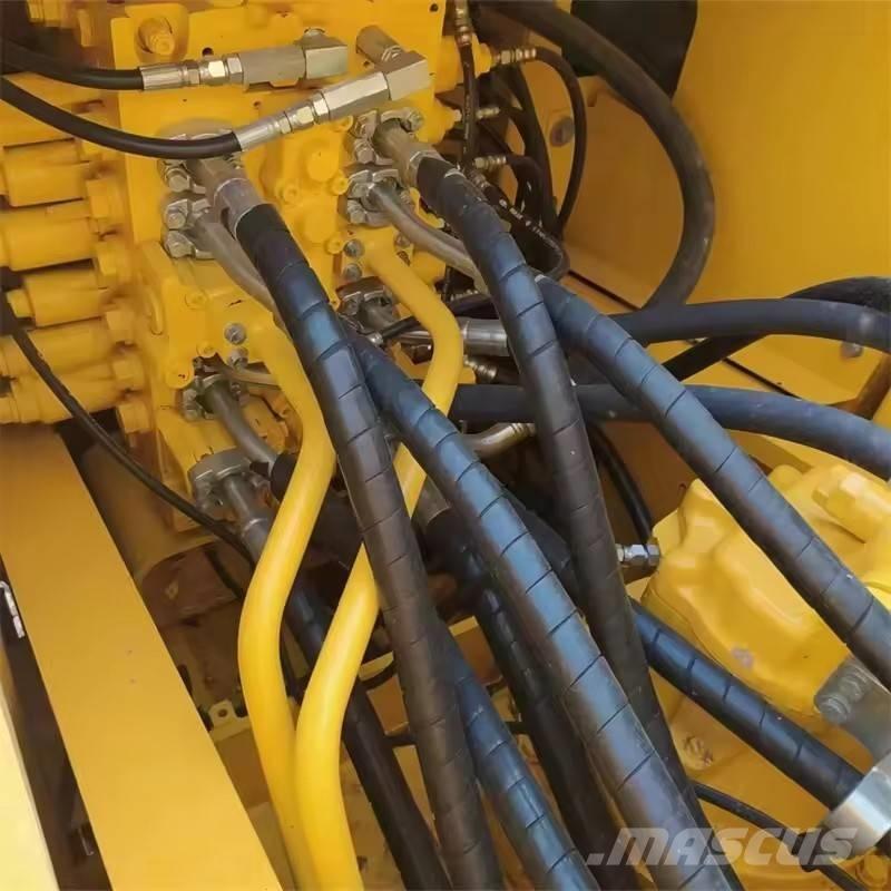 Komatsu PC 200 Pásová rýpadla