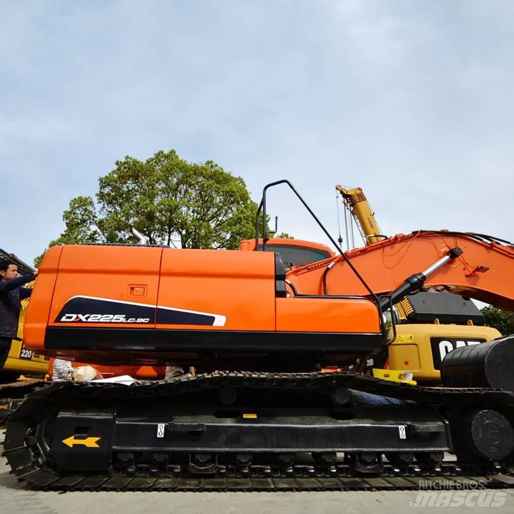 Doosan DX 225 Pásová rýpadla