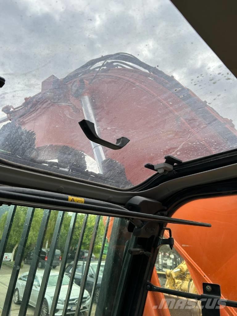 Hitachi ZX300LC-5 Pásová rýpadla