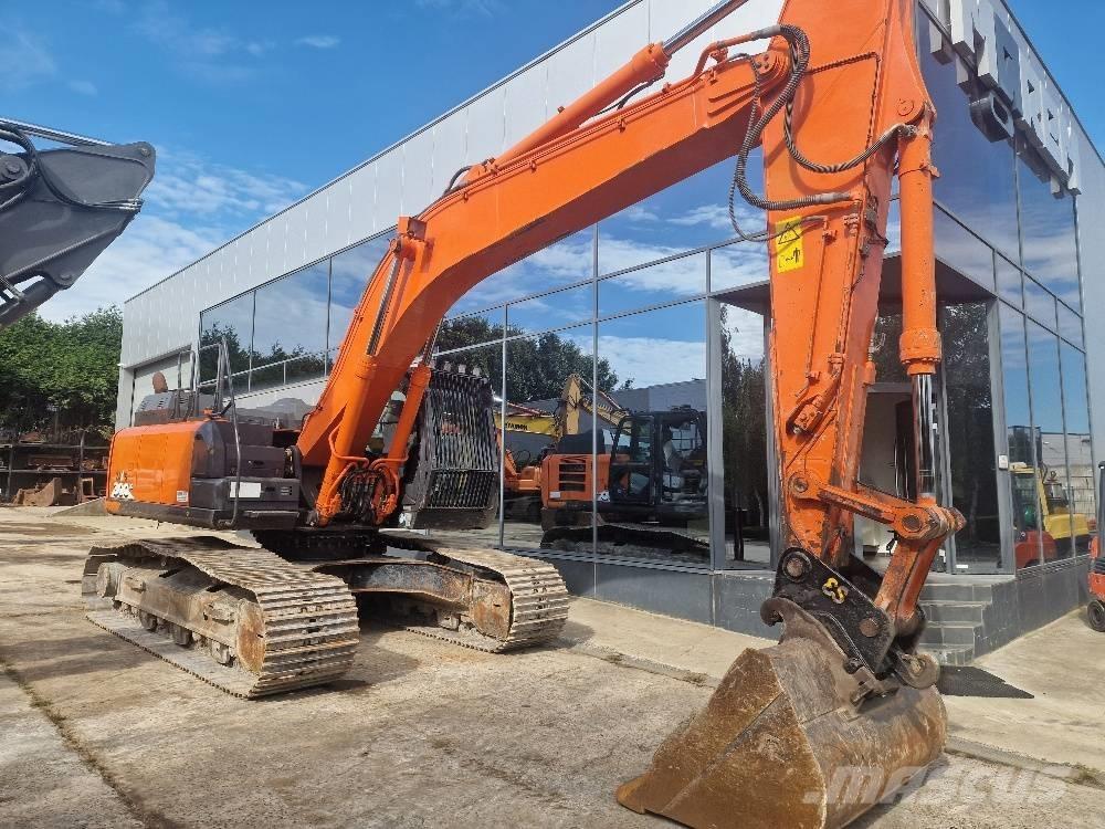 Hitachi ZX300LC-5 Pásová rýpadla