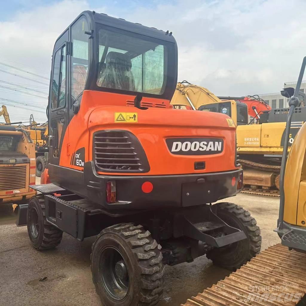 Doosan DX60W Kolová rýpadla
