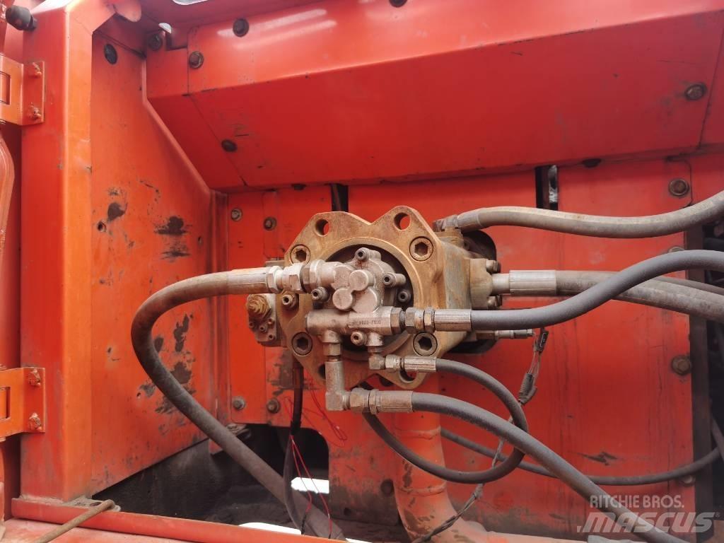 Doosan DX 300 LC Pásová rýpadla