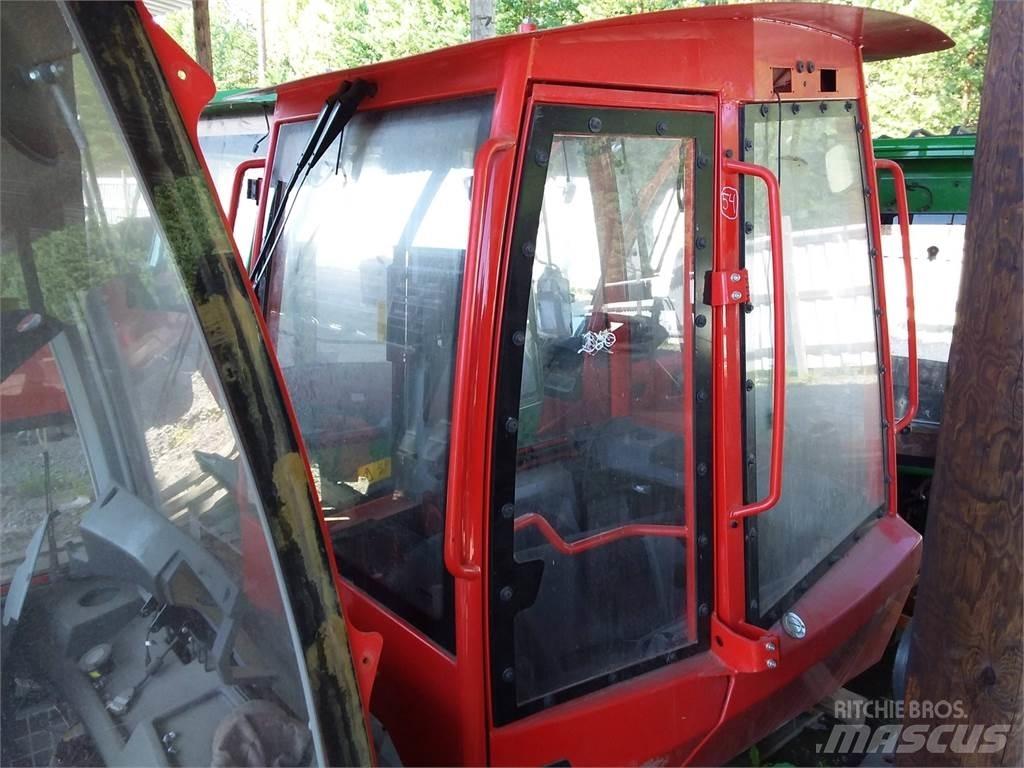 Komatsu 895 Kabiny a interiér