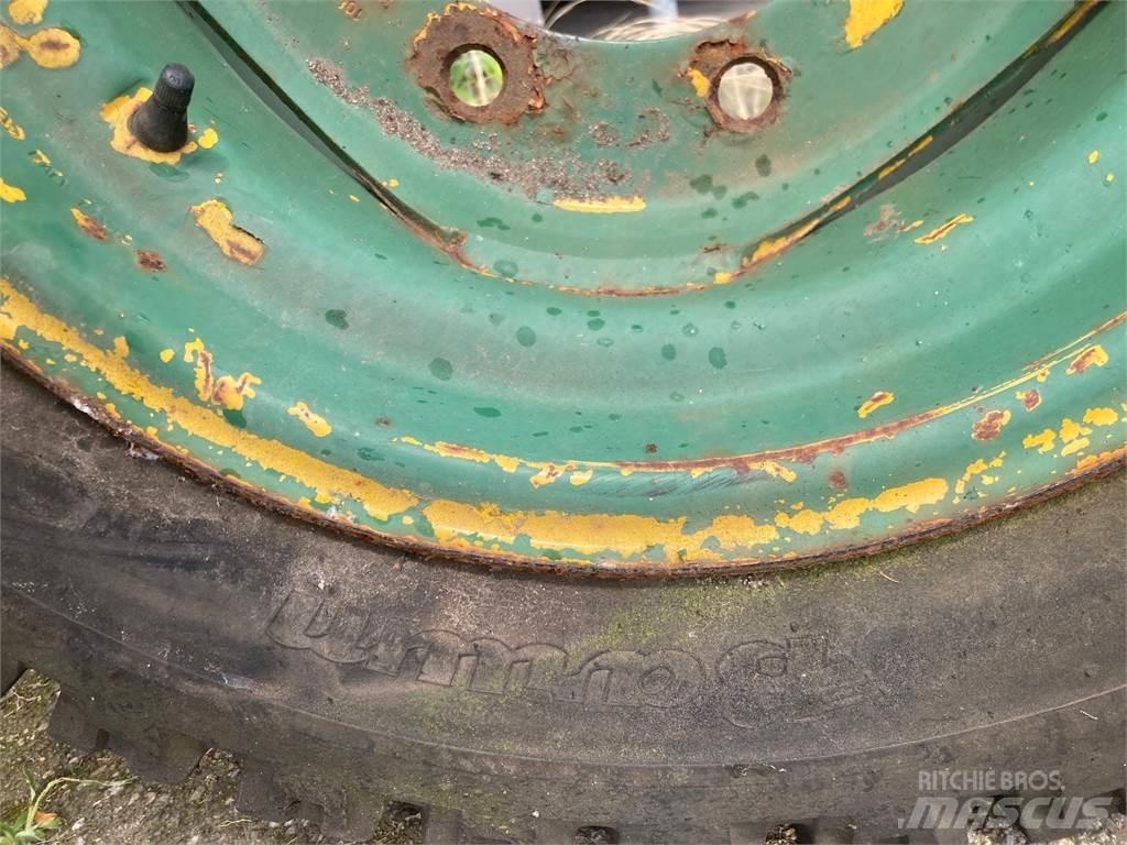 Barum 13.0/65-18 Pneumatiky, kola a ráfky