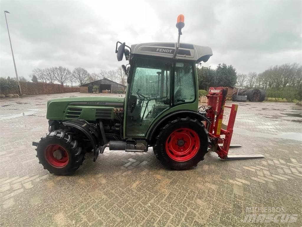 Fendt 208V Traktory