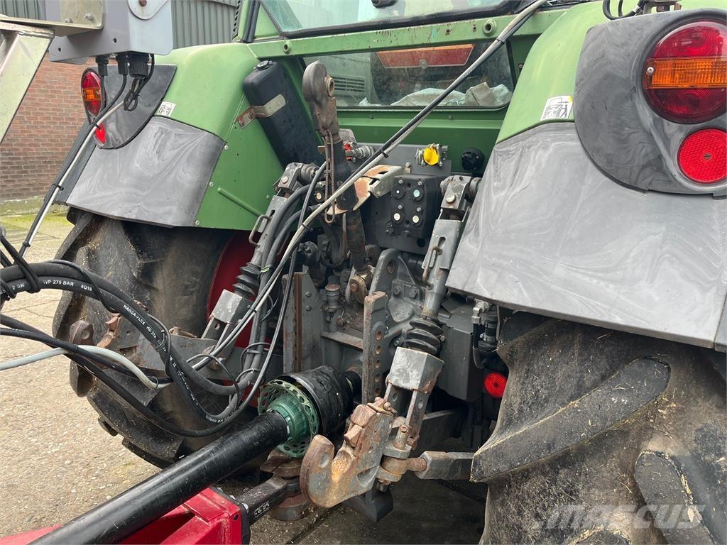Fendt 411 VARIO Traktory