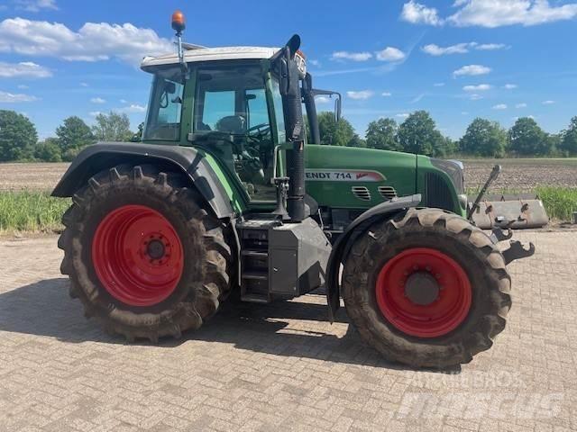 Fendt 714 Com3 Traktory