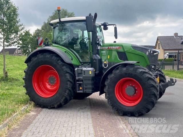 Fendt 728 Profi+ Traktory