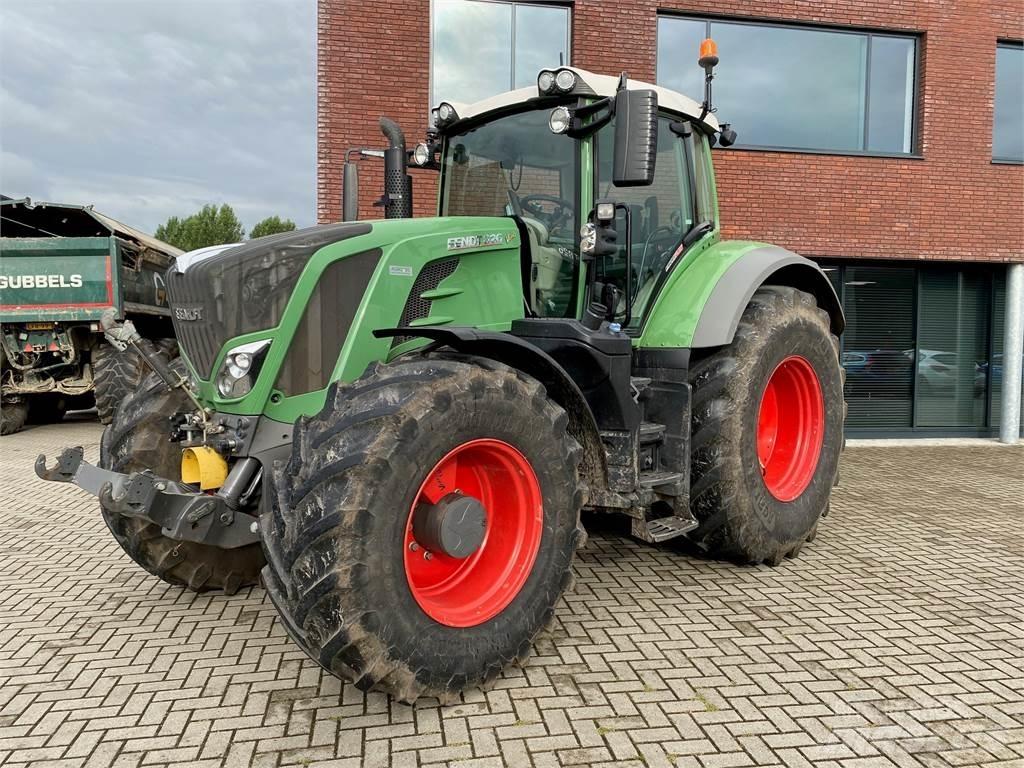 Fendt 826 Vario Traktory