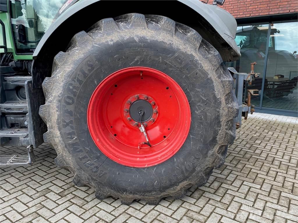 Fendt 826 Vario Traktory