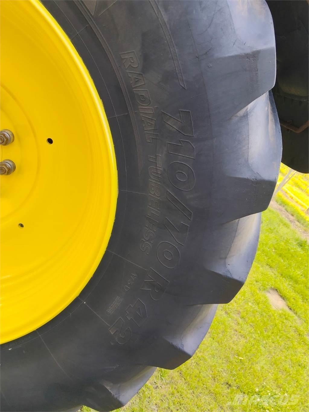 John Deere 6195R Traktory