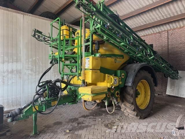 John Deere 832 Samohybné postřikovače