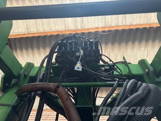 John Deere 832 Samohybné postřikovače
