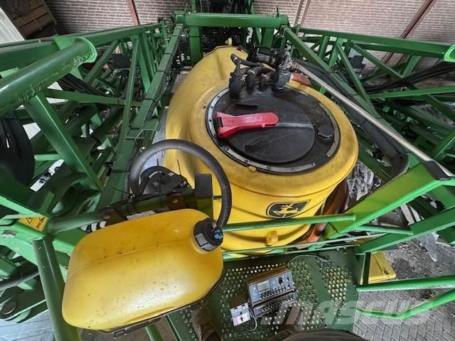 John Deere 832 Samohybné postřikovače