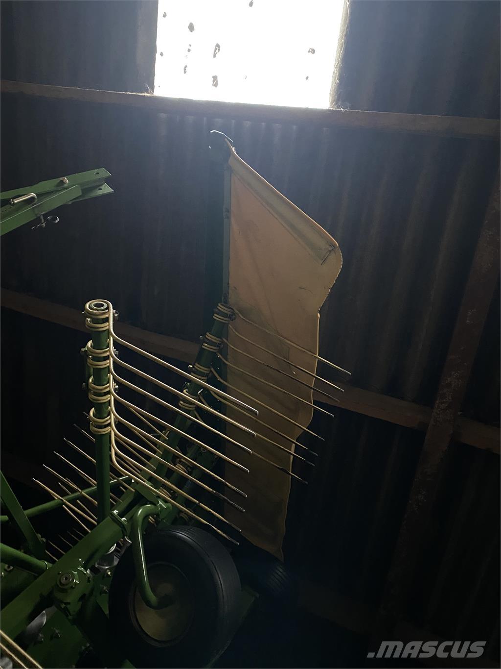 Krone Swadro 807 Obraceče a shrabovače sena