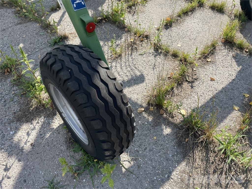Krone Swadro 900 Obraceče a shrabovače sena