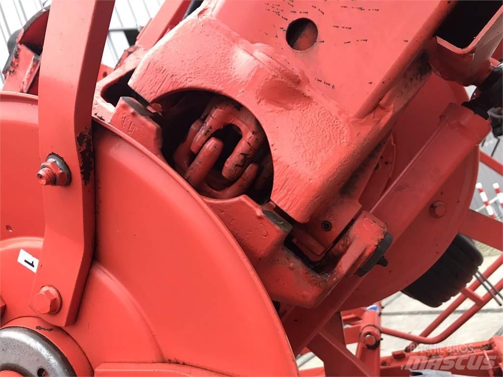 Kuhn GF 10802 T Obraceče a shrabovače sena