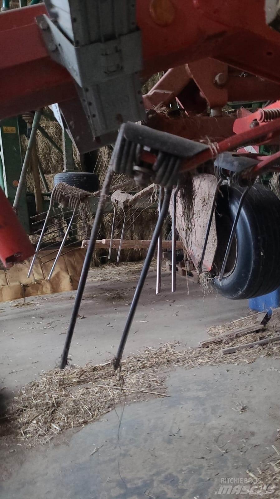 Kuhn GF 13002 Obraceče a shrabovače sena